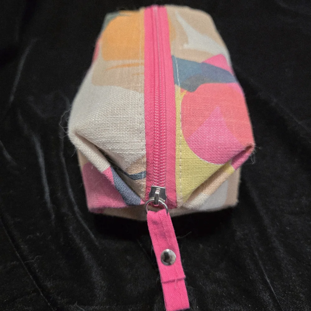 Colorful Women's Cosmetic Bag‎ with Pink Accents, NWOT